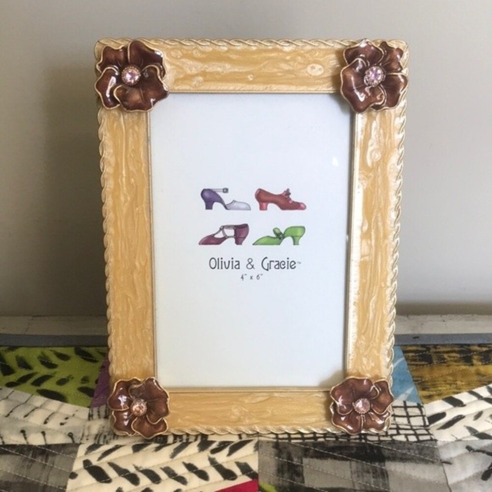 Olivia & Gracie Frame